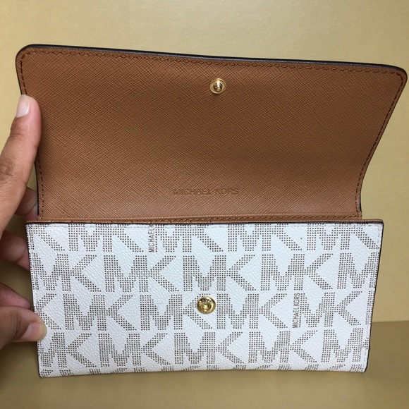 💕🍀Michael Kors Trifold Vanillat Wallet💕🍀 - Picture 3 of 6